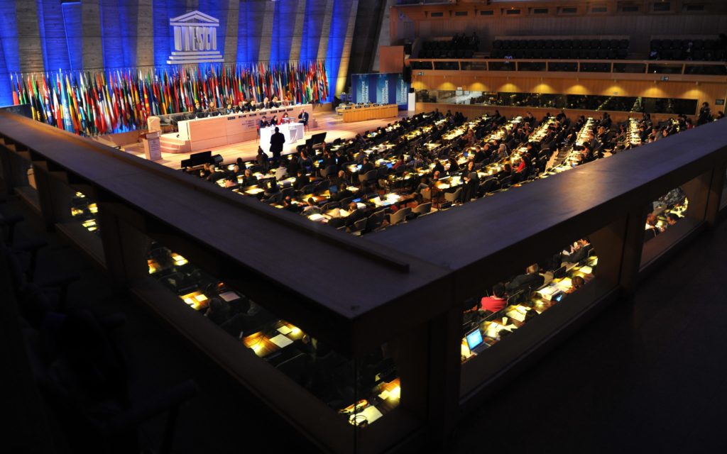 PARIS, 13 novembre (Xinhua) -- La 37e session de la Conférence générale de l'Organisation des Nations unies pour l'éducation, la science et la culture (UNESCO) tenue à Paris le 12 novembre 2013. Irina Bokova a été réélue mardi directrice générale de l'UNESCO pour un deuxième mandat de quatre ans. (Photo : Chen Xiaowei)