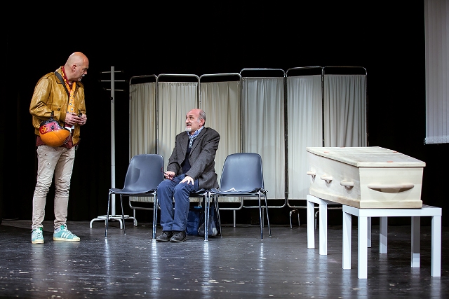 Enzo Casertano e Fabio Avaro sul palco del teatro 7 per "Unpercento, punizione ad affetto" (Foto Carlo Romano)