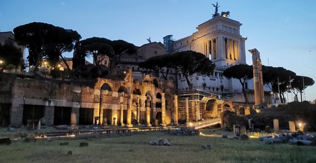 Passeggiata serale al Foro di Cesare